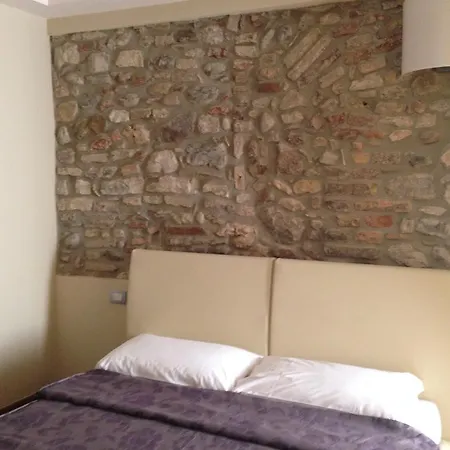 Oreste بيت ضيافة لاتيزي